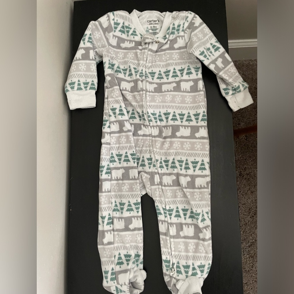 Carter’s 6-9 fleece pajamas